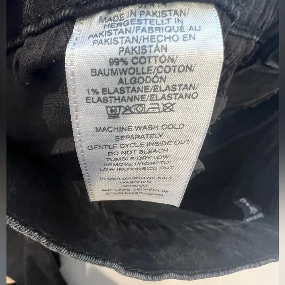 TRUE RELIGION • JEANS Men • Size 38”• style relaxed color black